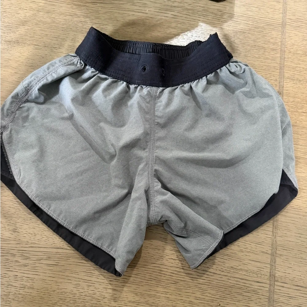 lululemon Women's Black Athletic Running revesible Shorts He lacks the shot.